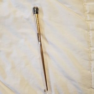 F.A.R.A.H makeup brush